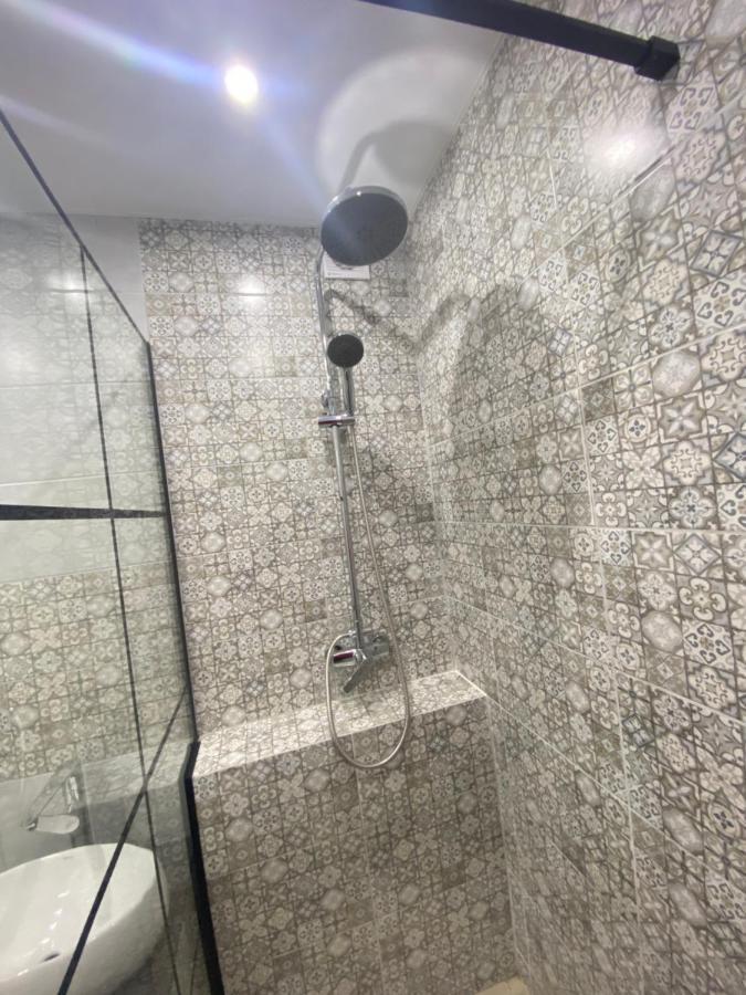 Люкс Апартаменти «Д.І.М.» Kamianets-Podilskyi Ngoại thất bức ảnh